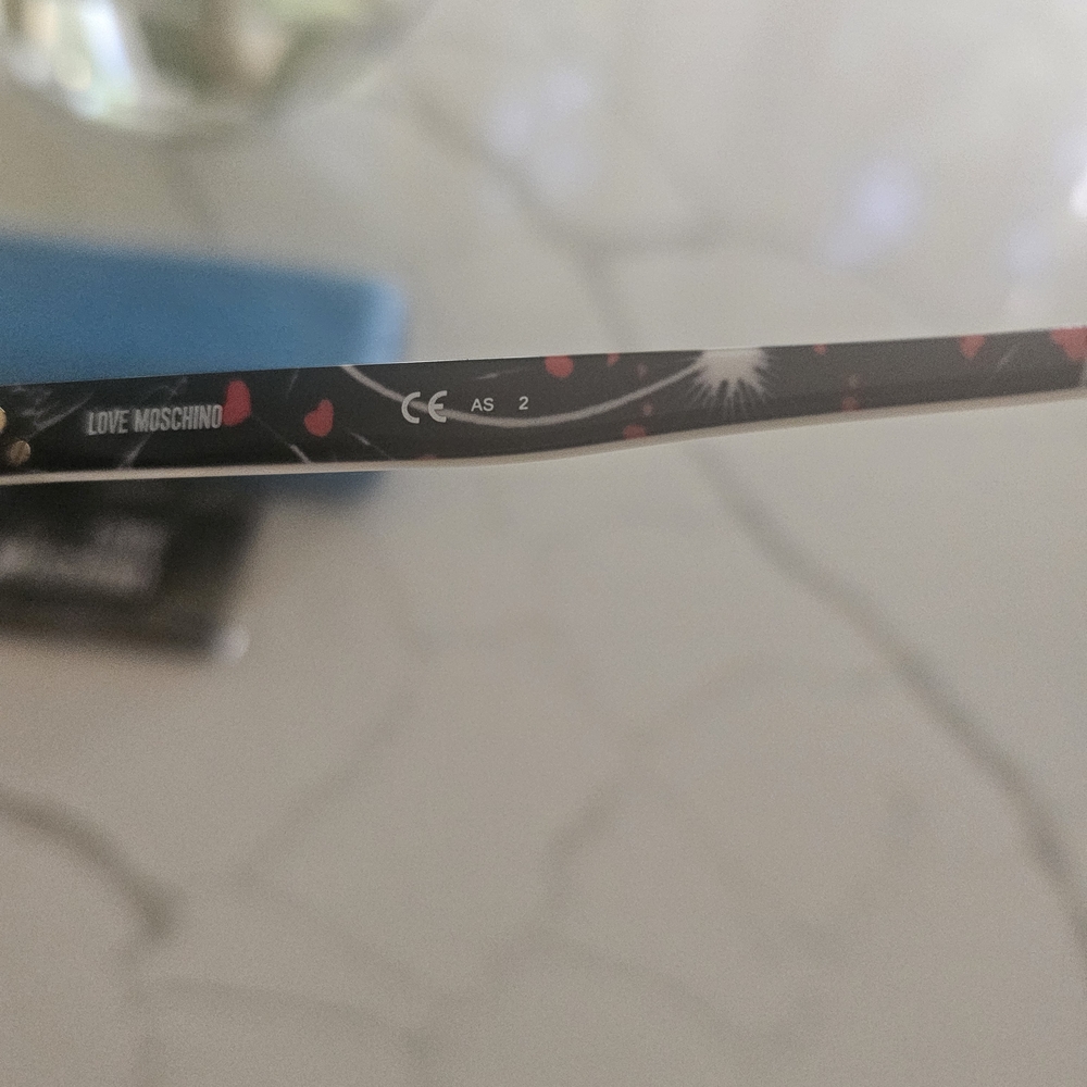 Love Moschino White Sunglasses NWOT - Picture 5 of 5